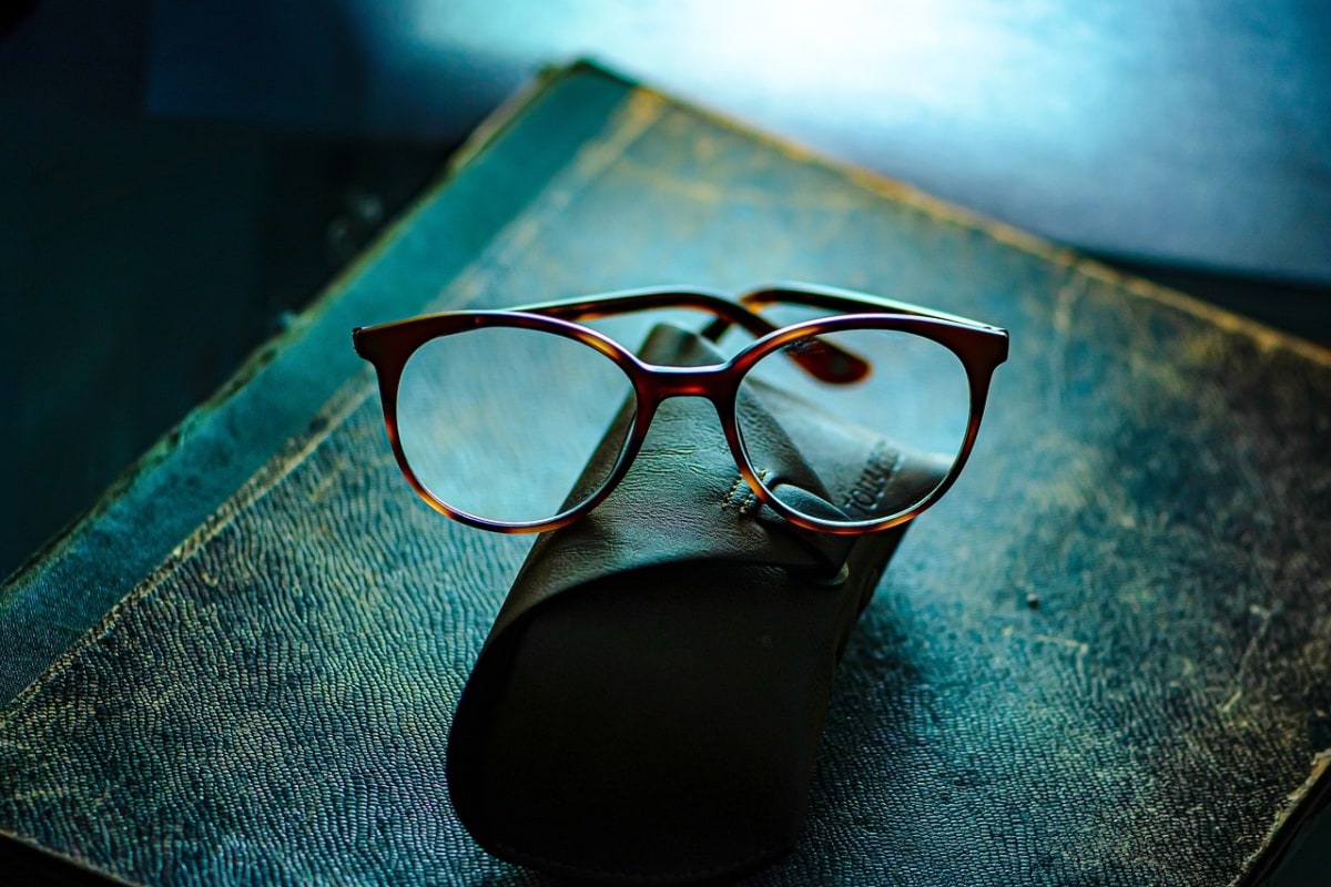 Eyeglasses Lens Materials 1 eye glasses, eyewear, spectacles-6022344.jpg